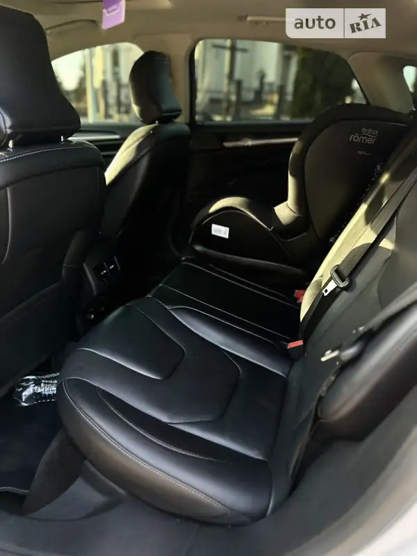 Седан Ford Fusion 2016 в 