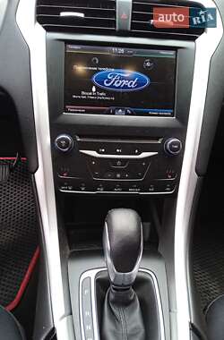 Седан Ford Fusion 2013 в 