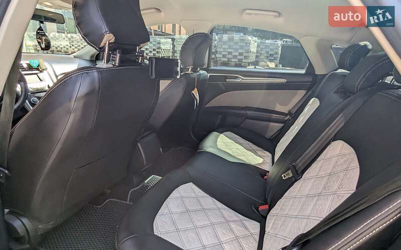 Седан Ford Fusion 2016 в 