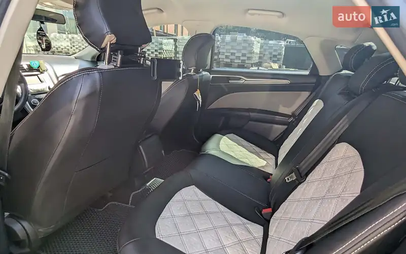 Седан Ford Fusion 2016 в 