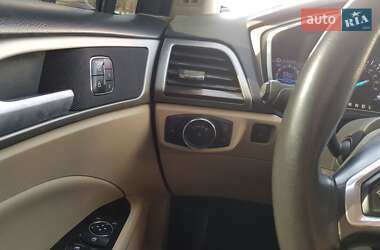 Седан Ford Fusion 2013 в 