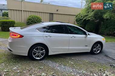 Седан Ford Fusion 2016 в Ужгороде