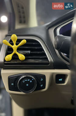 Седан Ford Fusion 2013 в 