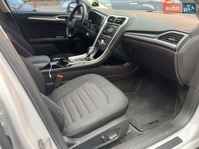 Седан Ford Fusion 2015 в Києві