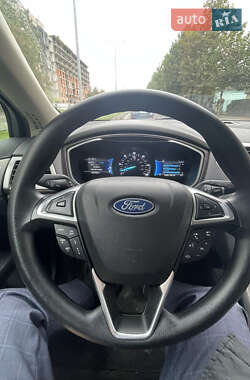 Седан Ford Fusion 2019 в 