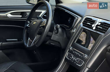 Седан Ford Fusion 2017 в 