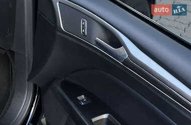 Седан Ford Fusion 2017 в 