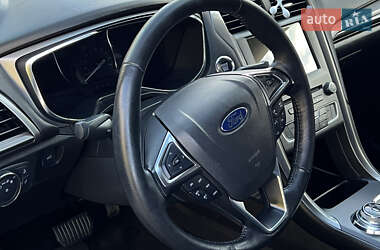 Седан Ford Fusion 2017 в 
