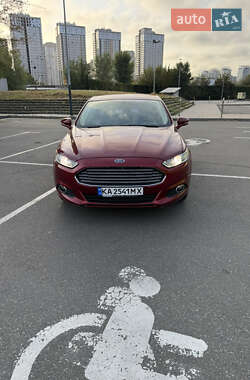 Седан Ford Fusion 2015 в 