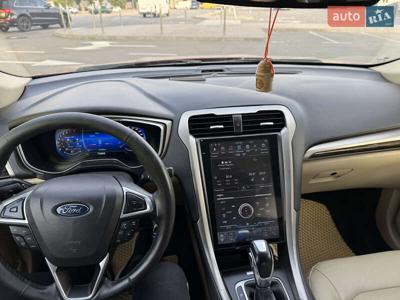 Седан Ford Fusion 2015 в 