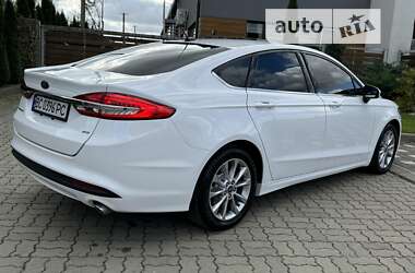 Седан Ford Fusion 2016 в Стрию