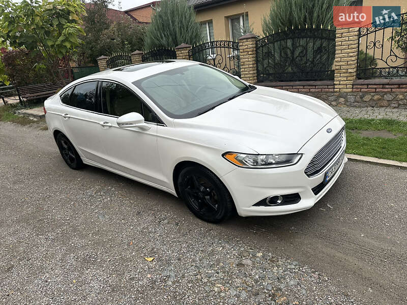 Седан Ford Fusion 2015 в Умані
