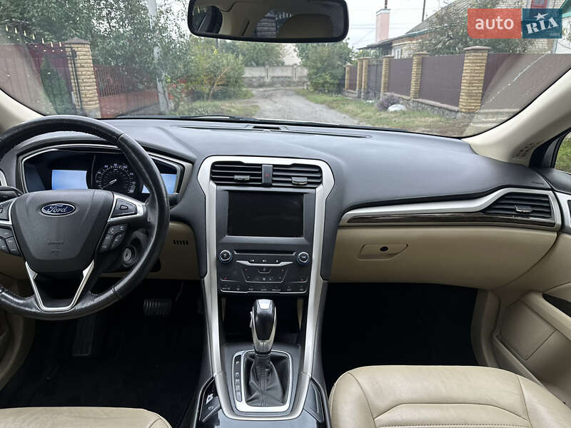 Седан Ford Fusion 2015 в Умані
