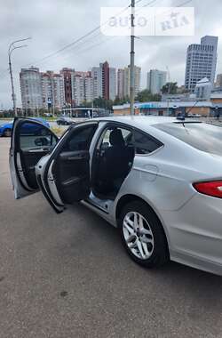 Седан Ford Fusion 2016 в 
