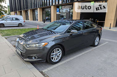 Седан Ford Fusion 2014 в Бучі