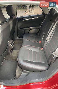 Седан Ford Fusion 2015 в 
