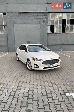 Седан Ford Fusion 2019 в 