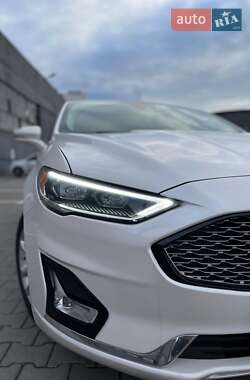 Седан Ford Fusion 2019 в 