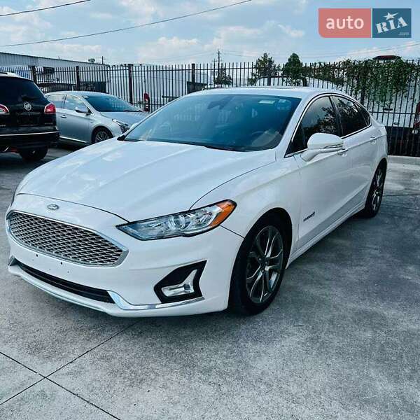 Седан Ford Fusion 2019 в Львове