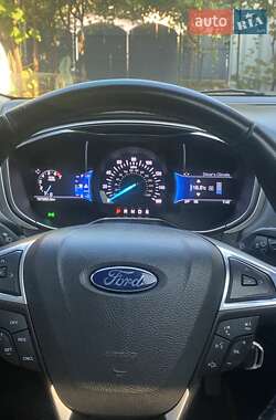 Седан Ford Fusion 2015 в Ужгороде
