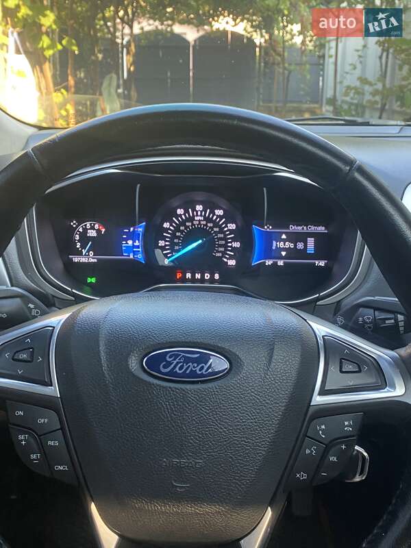 Седан Ford Fusion 2015 в Ужгороді