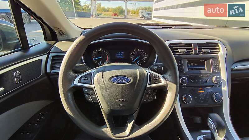 Седан Ford Fusion 2015 в Рівному