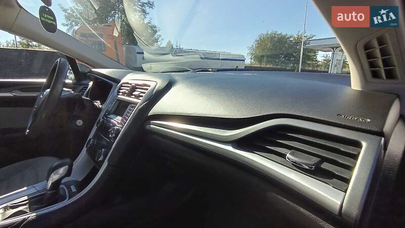 Седан Ford Fusion 2015 в Рівному