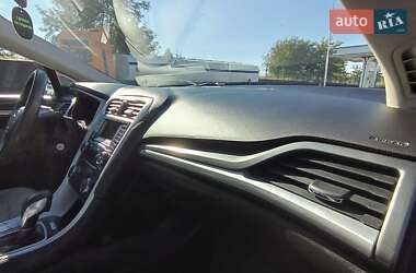 Седан Ford Fusion 2015 в 