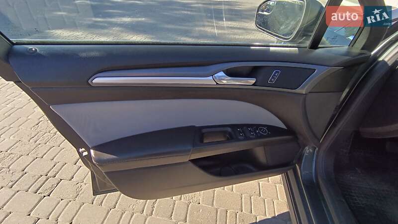 Седан Ford Fusion 2015 в Рівному