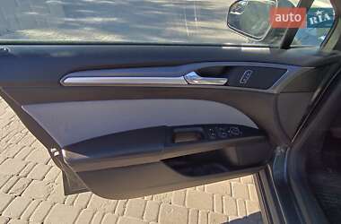 Седан Ford Fusion 2015 в 