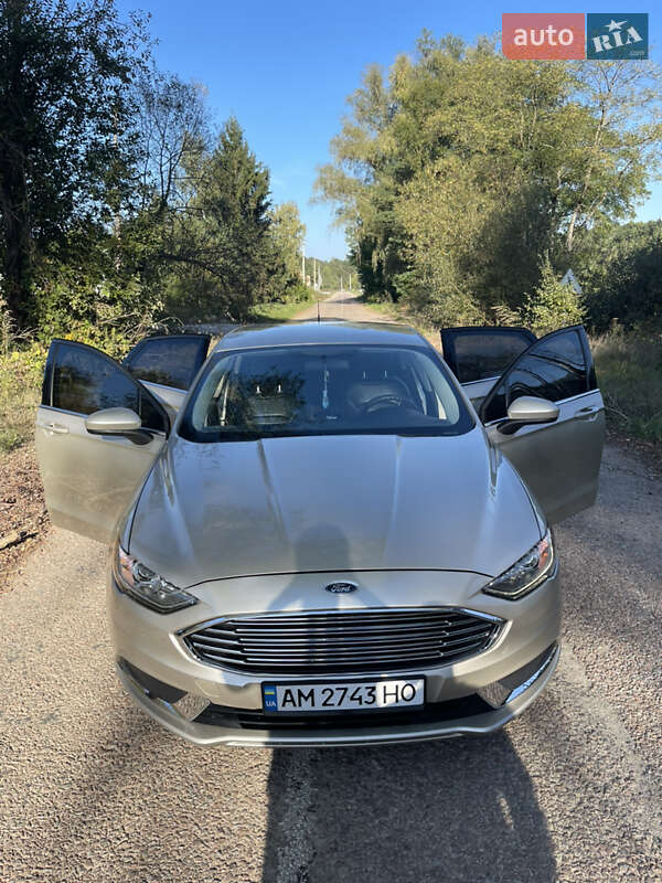 Седан Ford Fusion 2016 в Тараще