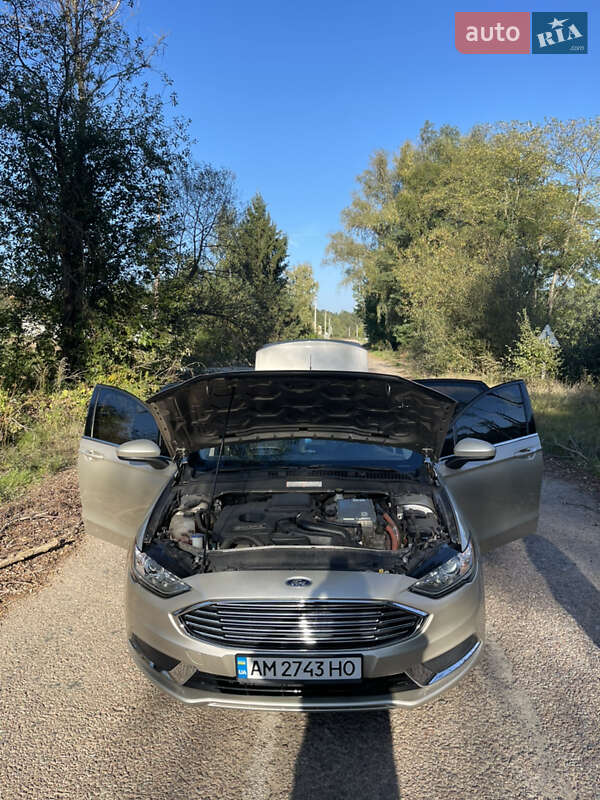 Седан Ford Fusion 2016 в Тараще