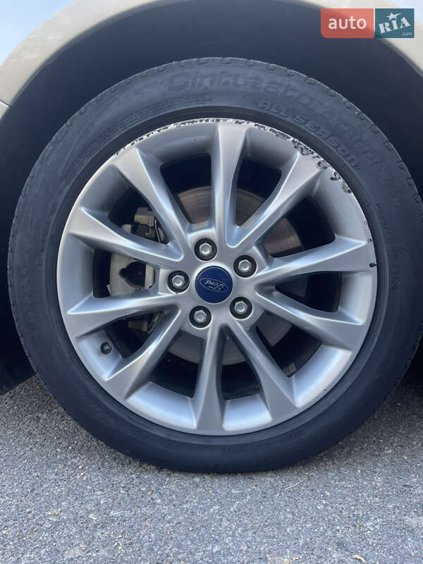 Седан Ford Fusion 2016 в Тараще