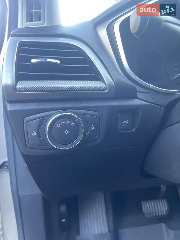 Седан Ford Fusion 2016 в Тараще