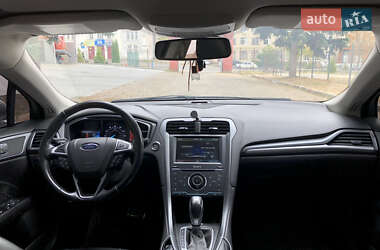 Седан Ford Fusion 2013 в 