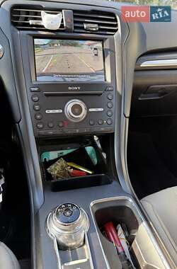 Седан Ford Fusion 2017 в 