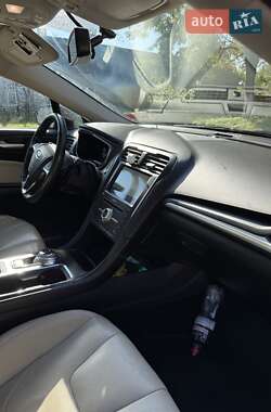 Седан Ford Fusion 2017 в 