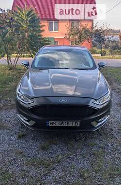 Седан Ford Fusion 2016 в Ровно