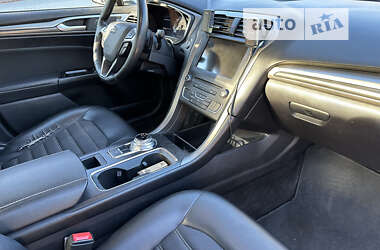 Седан Ford Fusion 2017 в 