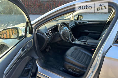 Седан Ford Fusion 2017 в 