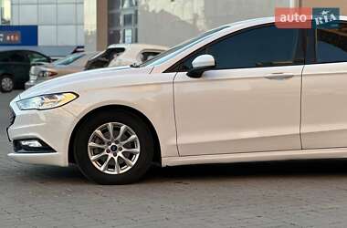 Седан Ford Fusion 2016 в 