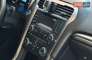Седан Ford Fusion 2016 в 