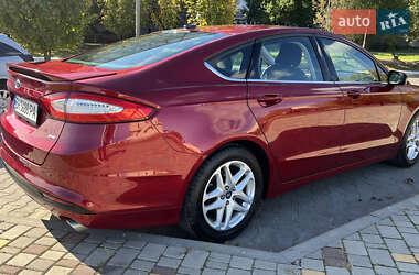 Седан Ford Fusion 2015 в 