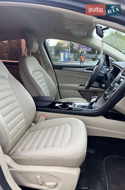 Седан Ford Fusion 2014 в 