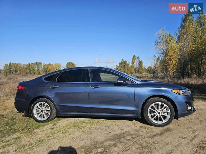 Седан Ford Fusion 2019 в Києві