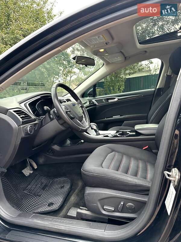 Седан Ford Fusion 2015 в Тростянці