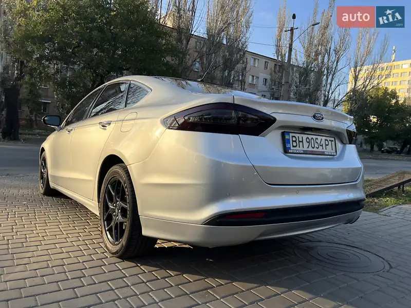 Седан Ford Fusion 2016 в 