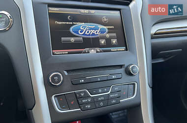 Седан Ford Fusion 2016 в 