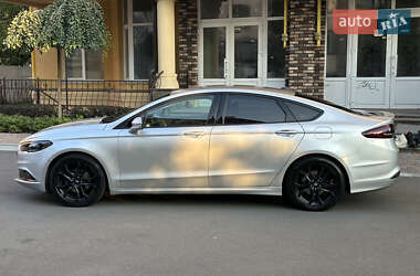Седан Ford Fusion 2016 в 