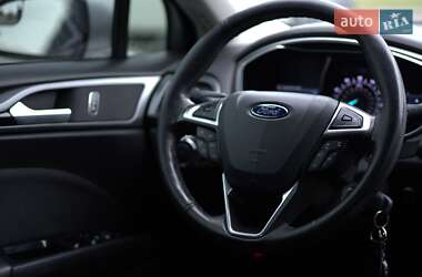 Седан Ford Fusion 2015 в 